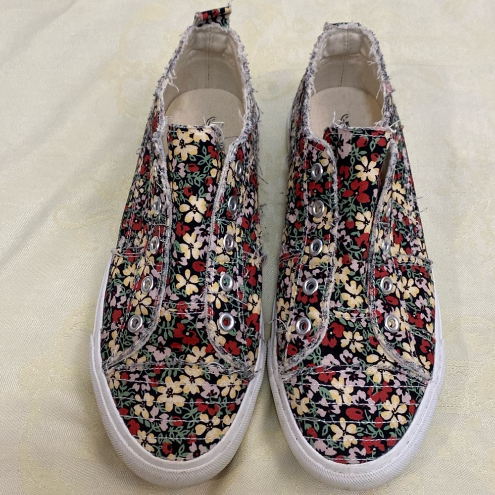 Corkys tennis shoes. Sz 9